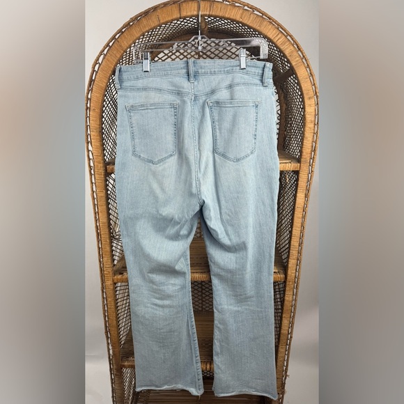 Elizabeth & James High Rise Flare Leg Jeans in Light Wash Size 14 - Picture 3 of 4